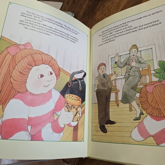 Cabbage Patch Kids - The Just Right Family - Vintage 1984 Book about Adoption - Picture 3 of 4